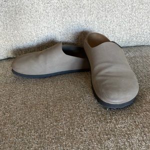 Size 39 (8.5) Narrow Birkenstock Amsterdam mule slip on, taupe
